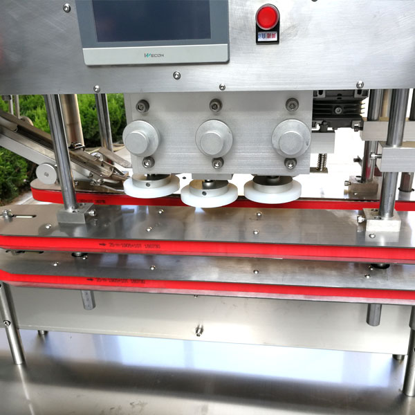 直線式旋蓋機-通用型高速旋蓋設備細節展示 直線式旋蓋機-通用型高速旋蓋設備細節展示